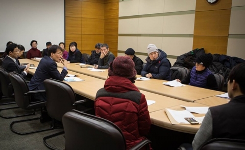 최저임금 때문에 모교로 달려간 장하성 실장