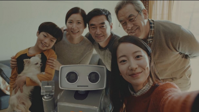 현대해상의 ‘마음봇’ TV 광고 시리즈 ‘만남’편. 가족을 만나 소통하는 마음봇의 모습을 담았다.