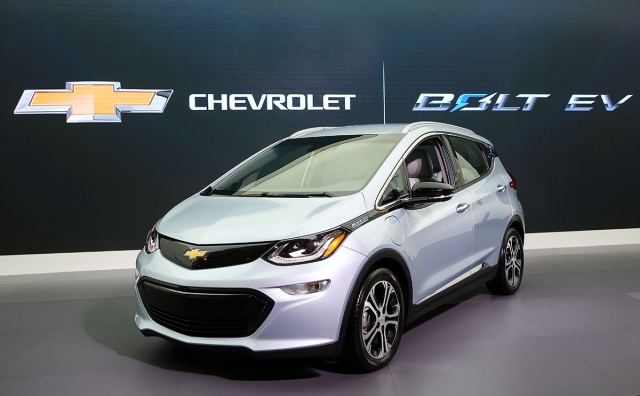 쉐보레(Chevrolet)가 볼트EV (Bolt EV)의 올해 도입 물량을 5000여대 수준으로 확보하고 15일부터 사전 계약을 접수한다. (사진=한국GM 제공)