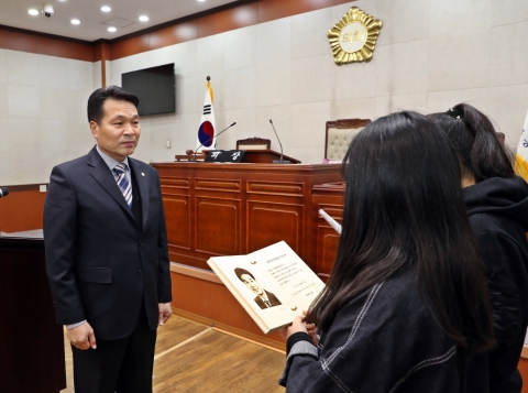 장흥군의회 곽태수 의원, 지역 청소년이 주는 『뜻 깊은 감사패 』받아