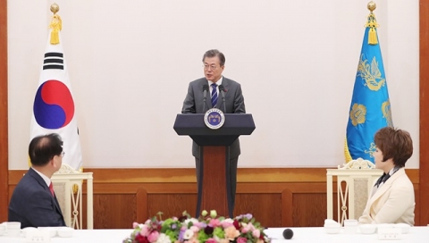 文대통령 “사람중심경제의 핵심은 중소기업 활성화”
