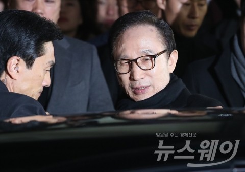 ‘기침’만 즐비했던 MB 기자회견에 말문 막힌 청와대