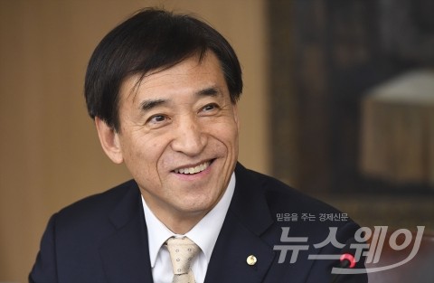 文대통령, 한은총재 후보로 이주열 현 총재 지명한 까닭