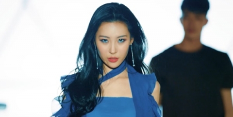 선미 ‘주인공’ 표절 논란 휩싸여···작곡가 테디 입 열까?