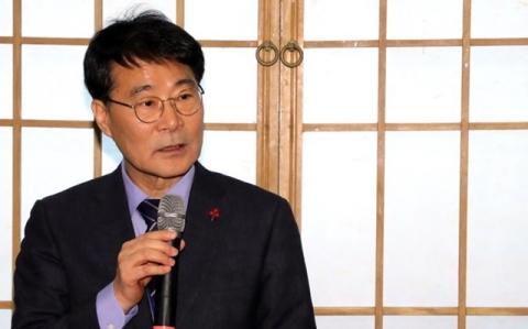 장하성 “서비스업, 초과근무 수당 제외 방안을 유력하게 검토”