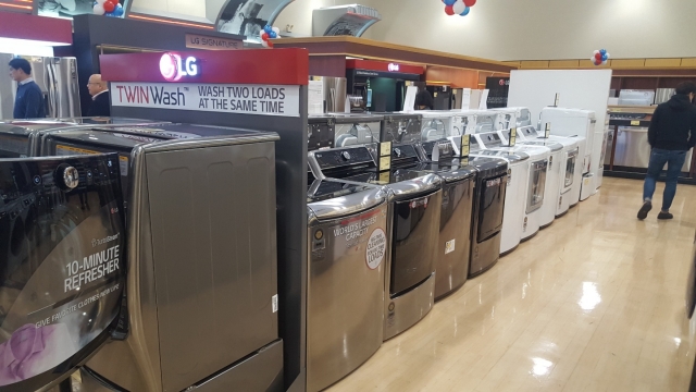 미국 서부지역 최대의 전자제품 전문 유통업체 프라이스(Fry’s Electronics)의 네바다 지점에 LG전자 세탁기가 전시되어 있다. 사진=한재희 기자