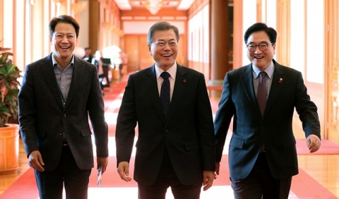 文대통령, 與원내지도부와 오찬··· 野원내대표 회동도 검토