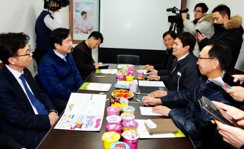 홍장표 경제수석과 홍종학 중기부 장관, 대기업 협력사 애로 청취