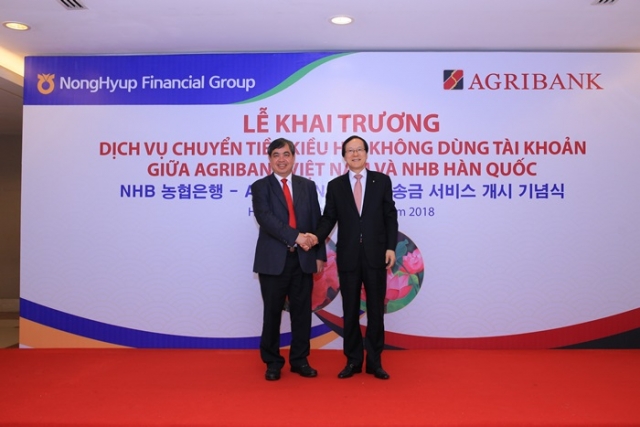 NH농협금융이 베트남 최대 은행인 아그리뱅크(Agri Bank)와 무계좌 송금서비스를 개시하기로 하고 전날 하노이 풀만호텔에서 오픈 기념행사를 개최했다. 사진=NH농협금융지주 제공