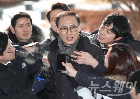 ‘MB 조카’ 이동형 다스 부사장, 검찰 조사 후 귀가···이상득 26일 소환