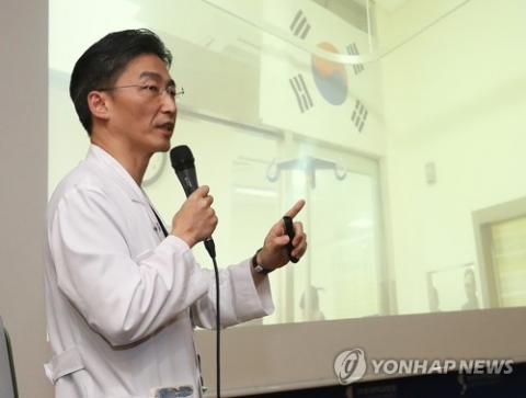 ‘욕설 논란’ 이국종 교수 귀국, 훈련전단 입항행사는 불참