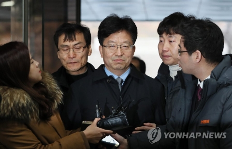 ‘민간인 사찰 입막음’ 장석명, 구속영장 기각