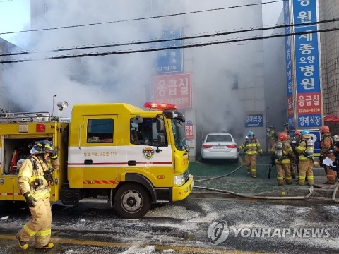 밀양 세종병원 화재···현재 8명 사망·40여명 부상