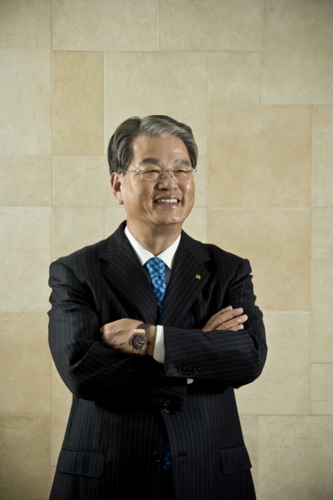 요업·렌탈사업 잇따라 접는 권혁운 회장···왜?