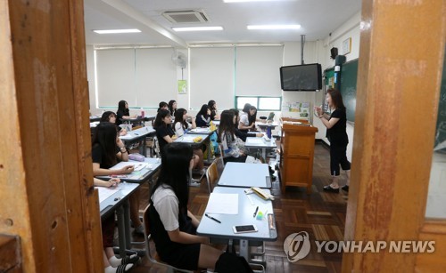 서울 공립중등학교 교사 935명 합격···여성이 77.5%. 사진 = 연합뉴스 제공
