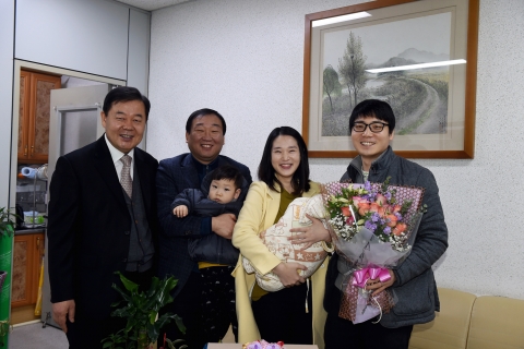김제시,2018년 첫둥이 출산가정에 출산축하용품 전달