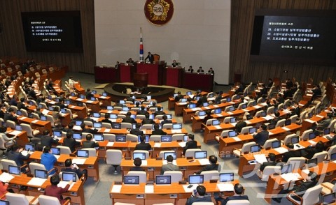 대통령 권한은 ‘분산’, 국회 권한은 ‘강화’