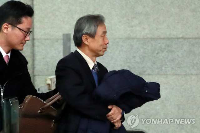 ‘DJ 뒷조사 협조’ 이현동 전 국세청장, 피의자 신분 검찰 출석