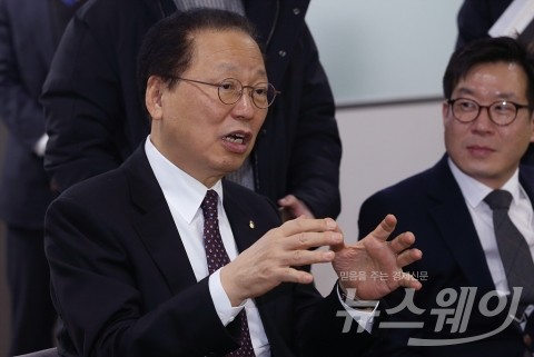靑 “최흥식 금감원장 사표 금명간 수리”