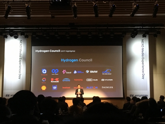 현대자동차가 5일 현대 모터스튜디오 고양에서 차세대 수소전기차 넥쏘(NEXO)를 공개했다. 현대차와 함께 수소 위원회(Hydrogen Council) 공동 회장사를 맡고 있는 에어 리퀴드(Air Liquid)사 피에르-에틴 프랑크(Pierre-Etienne Franc) 부사장이 축사를 하고 있다. (사진=김민수 기자 hms@newsway.co.kr)