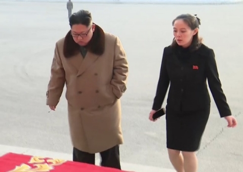 ‘김영남’에 ‘김여정’까지 방남··· 양손 들고 환영한 靑