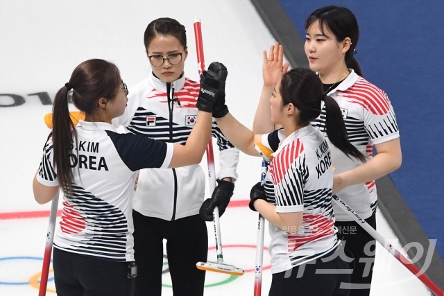 한국 여자 컬링 대표팀. 사진=2018평창사진공동취재단