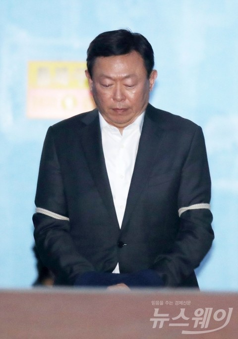 신동빈 “주총 위해 보석 필요” 거듭 요청