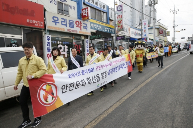 보성군이 14일 겨울철 화재예방 가두캠페인을 실시하고 있다.