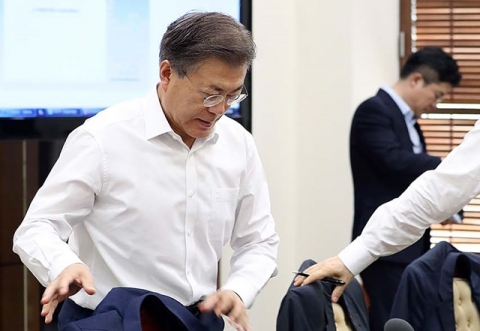 美통상압박 직면한 文대통령, ‘FTA·북핵 투트랙’ 대응