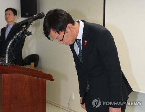 공정위 황당 실수에 가습기 피해자 세번 울었다