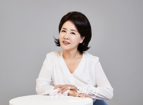 비타민하우스, 배우 선우은숙 광고 모델 발탁!