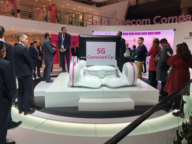 사우디텔레콤은 5G 커넥티드카를 설치해 관람객의 관심을 끌었다.