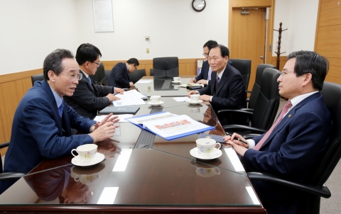 송하진 전북도지사, 한국GM 군산공장 정상화 전력투구