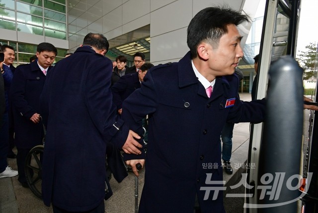 북한 패럴림픽 선수단·대표단, 경의선 육로로 방남