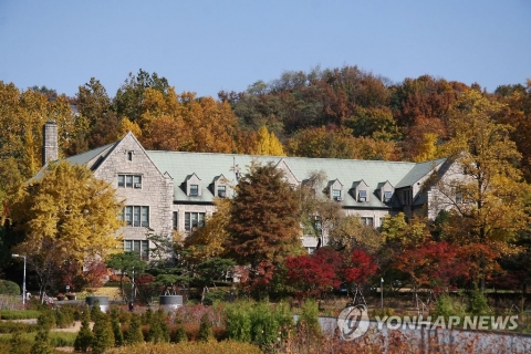 이화여대서 ‘미투’ 폭로···졸업생 재학 시절 교수로부터 성추행