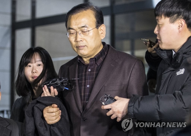 ‘MB 불법 자금수수’ 박영준 전 차관, 검찰 조사 후 귀가