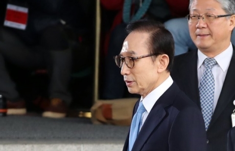 “전직 대통령으로 할 얘기 많지만 말 아끼겠다”
