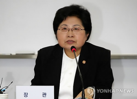 정현백 장관 “‘펜스룰’ 확산, 캠페인·성평등 교육으로 방지할 것”
