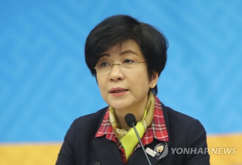 환경보고서 공개 강행 고용부···김영주, 과거 삼성 발언 주목