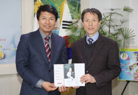 전형구 전북지방조달청장, 부안군 나누미근농장학재단 정기후원