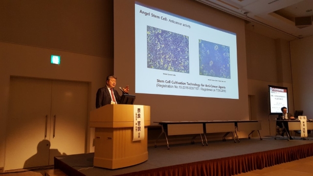 네이처셀 대표 라정찬 박사는 3월 22일 일본 요코하마에서 개최된 일본재생의료학회 제17차 총회에서 세계 최초로 줄기세포를 이용한 알츠하이머 치매 치료 상용화를 공표했다. 사진 = 네이처셀