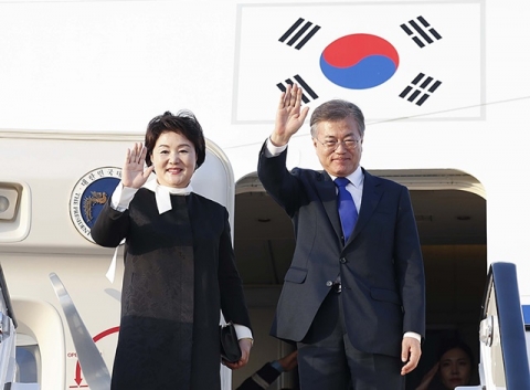 김정숙 여사와 리설주 동행 여부··· 아직도 ‘미공개’