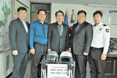 손보협회 호남본부, 전남 영암署에 교통안전물품 전달