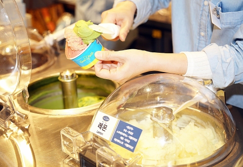 광주신세계, 즉석에서 만드는 아이스크림 ‘젤라뚜또’ 맛보세요~
