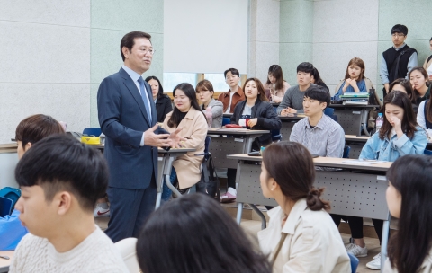 이용섭 광주시장 예비후보, “청년, 꿈과 비전을 가져라”