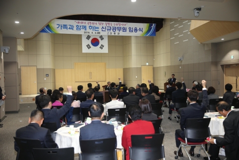 고흥군, 가족과 함께하는 신규 공무원 임용식 개최