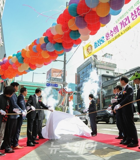 광주광역시 동구청, 충장로 4·5가 ‘혼수의 거리’ 상징조형물 제막