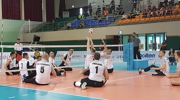 좌식배구대회에서 한국과 라트비아의 동메달 결정전이 펼쳐지고 있다(사진제공=대구사이버대)