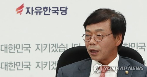 민주당 ‘김기식 논란’ 맞불작전···“한국당 이완영, 피감기간 돈으로 해외 출장”