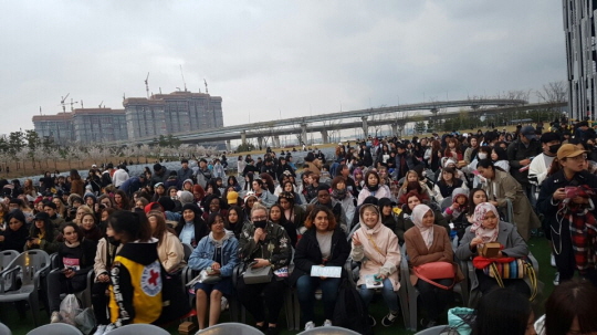 `2018 함께 걷자 인천 페스타`에 참가한 해외관광객들.